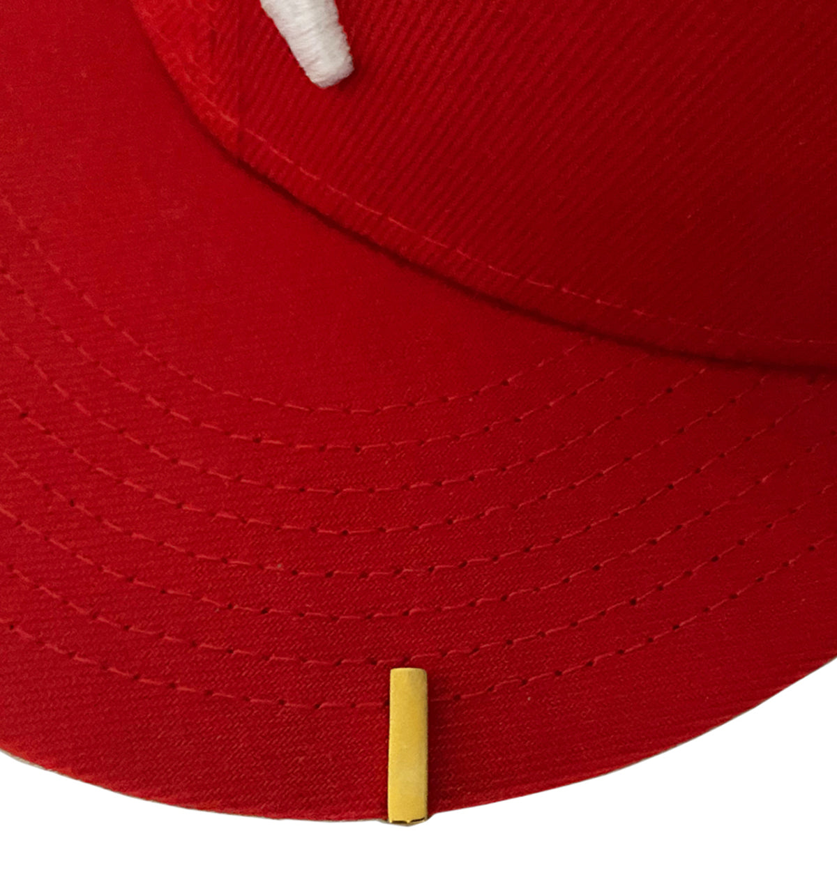 Letter "I" Brim Hat Clip